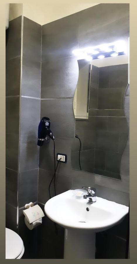 B&B Rosy Наполи Екстериор снимка